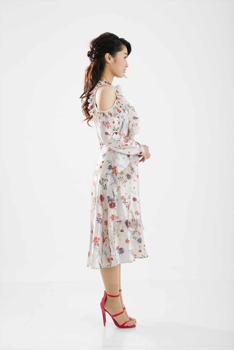 ASOSの花柄 長袖ショルダーカットドレス 1,1 
