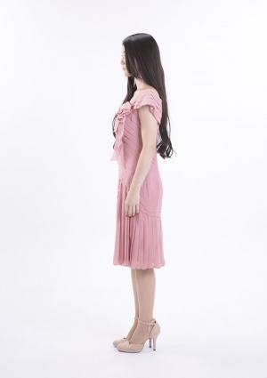 TADASHI SHOJIの美シルエットプリーツドレス
