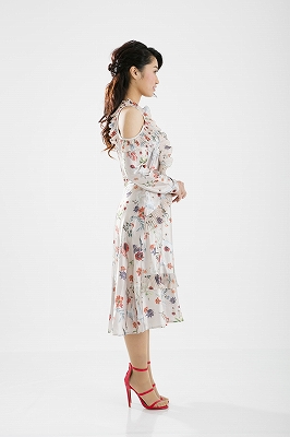 ASOSの花柄 長袖ショルダーカットドレス
