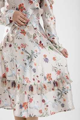 ASOSの花柄 長袖ショルダーカットドレス