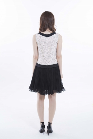 GRACE CONTINENTALのフレアプリーツスカートドレス ホワイト