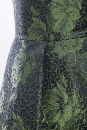 alice + oliviaの立体バラ織 メタリックドレス